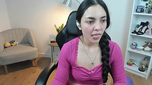 Snapshot of _BellaEvans_ chatting on February 12, 2025, 8:49 am BellaEvans online show from February 12, 2025, 8:49 am