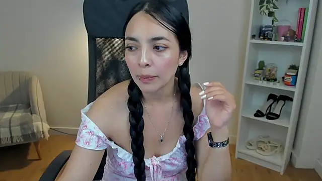 Snapshot of _BellaEvans_ chatting on June 5, 2026, 6:52 am BellaEvans online show from June 5, 2026, 6:52 am