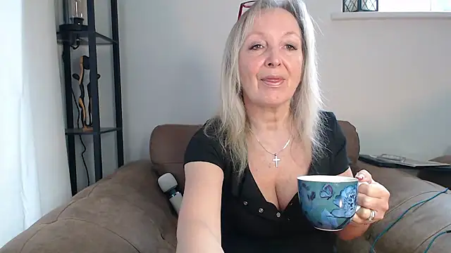 Snapshot of Ladystargazer1966 chatting on December 2, 2024, 11:01 am Ladystargazer1966 online show from December 2, 2024, 11:01 am