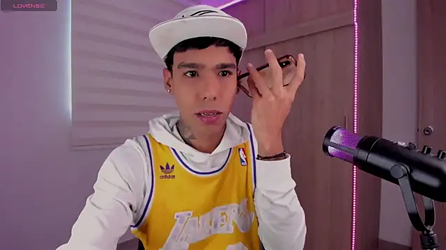 aldrinwhite online show from January 17, 2025, 2:18 pm