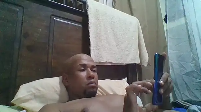 Frankie0880 online show from January 19, 2025, 3:29 am