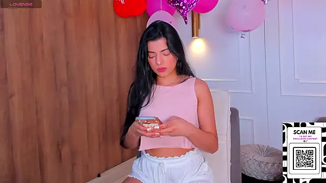 Snapshot of Chrishell_ chatting on February 16, 2025, 10:32 pm Chrishell online show from February 16, 2025, 10:32 pm