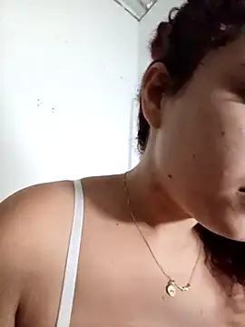 Mommy-Hot online show from April 4, 2026, 3:27 am