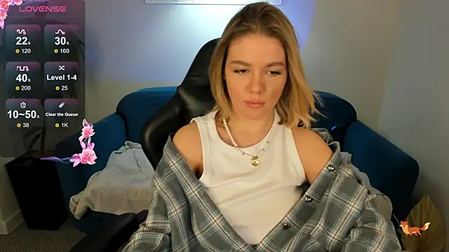 Snapshot of Anna_Robinson chatting on March 10, 2025, 1:32 pm Anna Robinson online show from March 10, 2025, 1:32 pm