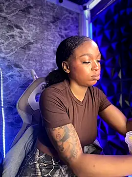 Snapshot of Melany_Williams chatting on November 17, 2025, 1:17 pm Melany Williams online show from November 17, 2025, 1:17 pm