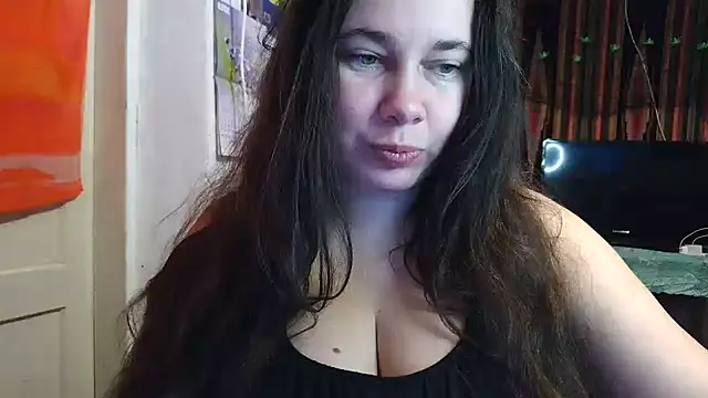 Snapshot of Cora_Maro chatting on October 31, 2025, 6:47 am Cora Maro online show from October 31, 2025, 6:47 am