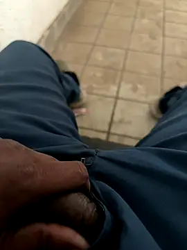 Snapshot of A-mira chatting on October 30, 2025, 9:33 am A-mira online show from October 30, 2025, 9:33 am