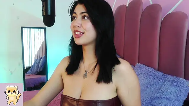 Zoe Benson online show from February 5, 2025, 6:59 pm