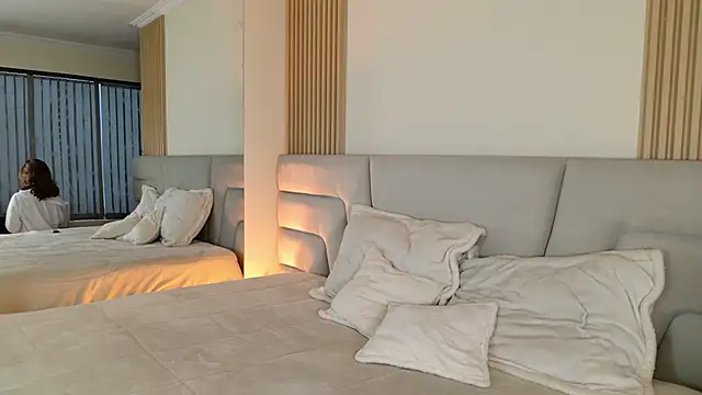 Zoe Benson online show from February 25, 2026, 12:04 pm