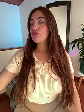 Snapshot of emmily_d chatting on February 17, 2026, 6:58 pm emmily d online show from February 17, 2026, 6:58 pm