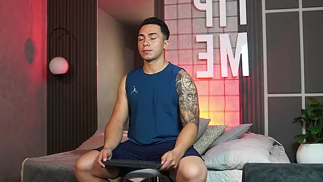 Ryan Hunt online show from December 15, 2025, 12:09 pm