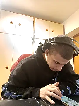 Snapshot of BigDickEnrg7195 chatting on February 5, 2025, 10:22 pm BigDickEnrg7195 online show from February 5, 2025, 10:22 pm