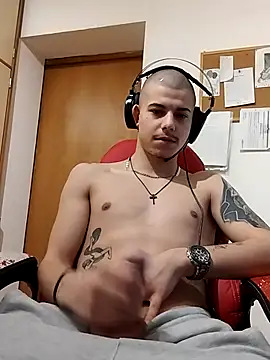 Snapshot of BigDickEnrg7195 chatting on March 4, 2025, 9:00 pm BigDickEnrg7195 online show from March 4, 2025, 9:00 pm