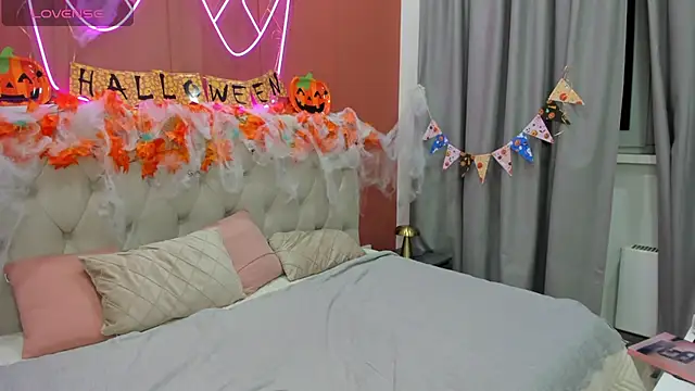 Snapshot of MonikaCharming chatting on October 23, 2025, 12:43 am MonikaCharming online show from October 23, 2025, 12:43 am