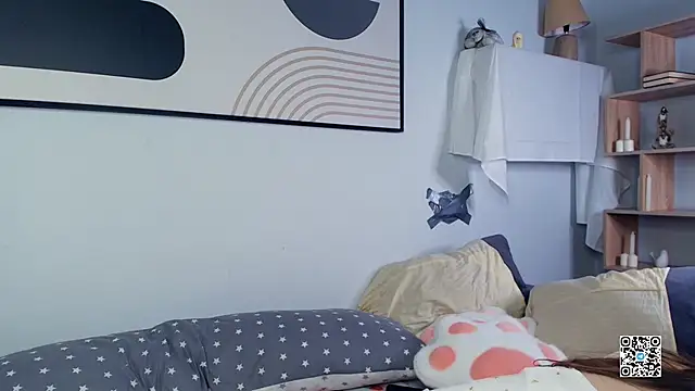 PollyBeev online show from October 26, 2025, 7:25 am