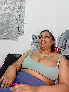 Snapshot of GORGEOUSLIPS chatting on December 3, 2025, 9:24 pm GORGEOUSLIPS online show from December 3, 2025, 9:24 pm