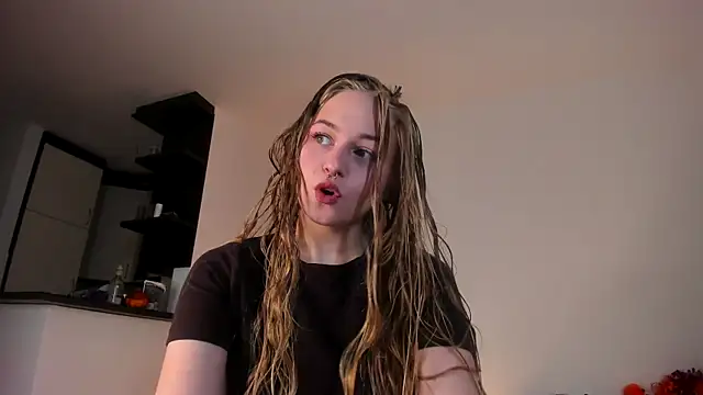 Snapshot of MiaMews chatting on October 19, 2025, 11:22 am MiaMews online show from October 19, 2025, 11:22 am