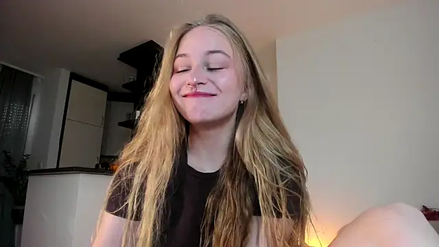 Snapshot of MiaMews chatting on October 24, 2025, 12:01 pm MiaMews online show from October 24, 2025, 12:01 pm