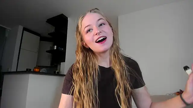 Snapshot of MiaMews chatting on October 27, 2025, 12:53 pm MiaMews online show from October 27, 2025, 12:53 pm