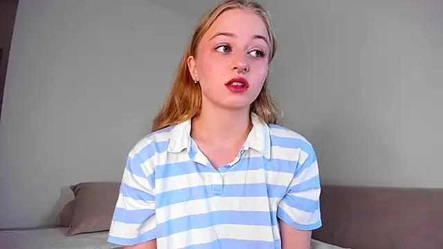 Snapshot of MiaMews chatting on November 11, 2025, 12:27 pm MiaMews online show from November 11, 2025, 12:27 pm