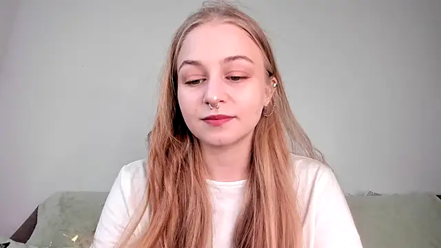 MiaMews online show from March 12, 2026, 4:02 pm