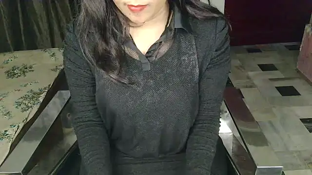 aarushi sharmaa online show from November 21, 2025, 4:22 am