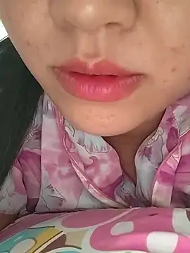 Snapshot of girldam95 chatting on December 15, 2025, 4:39 am girldam95 online show from December 15, 2025, 4:39 am