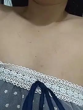 Snapshot of girldam95 chatting on December 17, 2025, 5:02 am girldam95 online show from December 17, 2025, 5:02 am