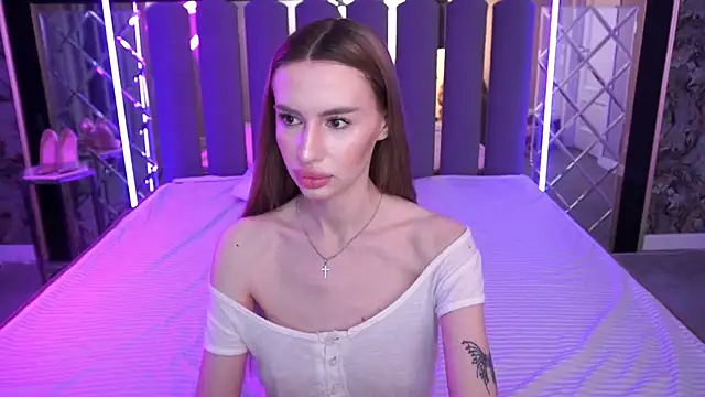 Snow WhiteeeX online show from May 5, 2026, 5:37 am