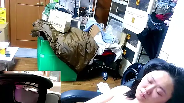 Snapshot of rami0428 chatting on January 17, 2026, 2:49 am rami0428 online show from January 17, 2026, 2:49 am