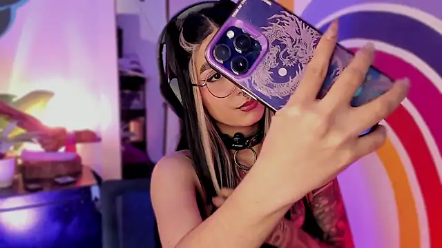 Alice woodville online show from September 12, 2025, 9:04 pm