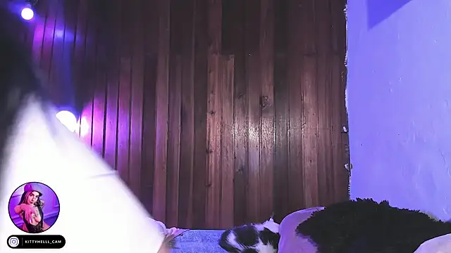 Snapshot of Alice_woodville chatting on November 18, 2025, 1:33 am Alice woodville online show from November 18, 2025, 1:33 am