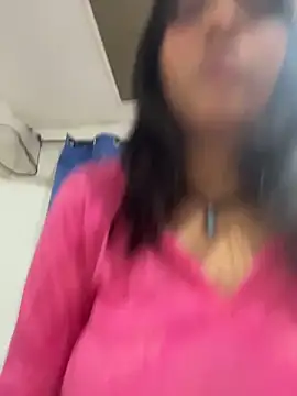 Snapshot of Carlacutte chatting on March 3, 2026, 4:02 pm Carlacutte online show from March 3, 2026, 4:02 pm