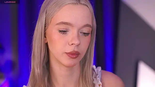 Snapshot of _AlinaBailey chatting on February 8, 2026, 7:56 am AlinaBailey online show from February 8, 2026, 7:56 am