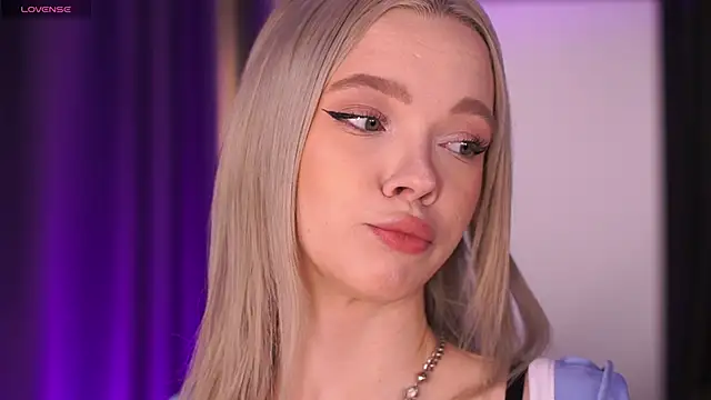 Snapshot of _AlinaBailey chatting on February 10, 2026, 8:18 am AlinaBailey online show from February 10, 2026, 8:18 am