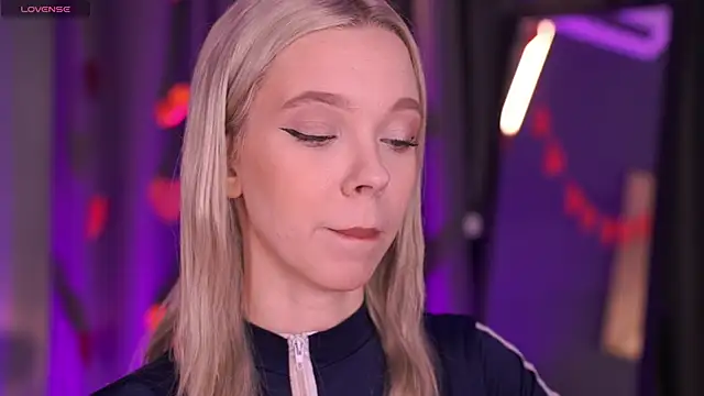 Snapshot of _AlinaBailey chatting on February 15, 2026, 7:51 am AlinaBailey online show from February 15, 2026, 7:51 am