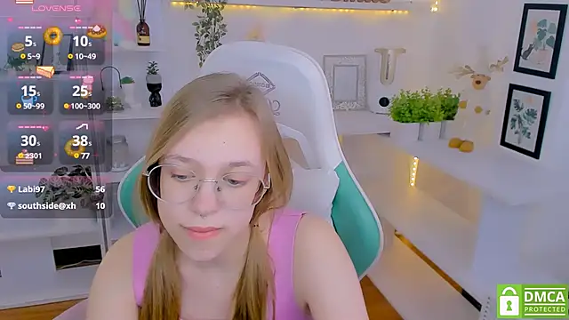 LayriantaVee online show from February 10, 2025, 1:11 pm