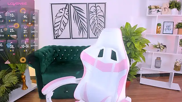 Snapshot of LayriantaVee chatting on February 11, 2025, 7:12 am LayriantaVee online show from February 11, 2025, 7:12 am