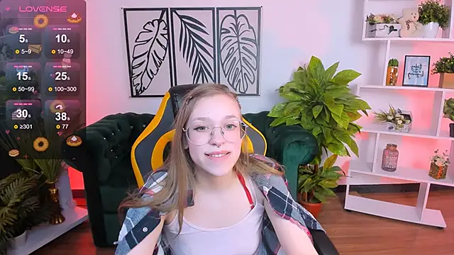 Snapshot of LayriantaVee chatting on February 23, 2025, 1:21 pm LayriantaVee online show from February 23, 2025, 1:21 pm