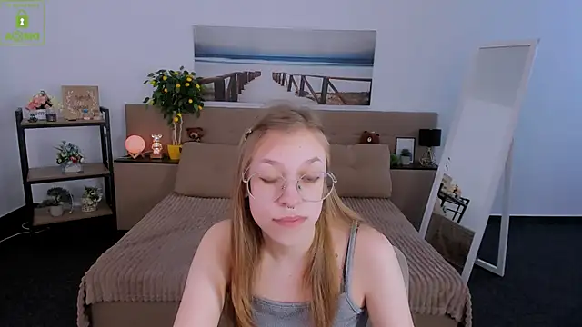 LayriantaVee online show from March 2, 2025, 10:03 am