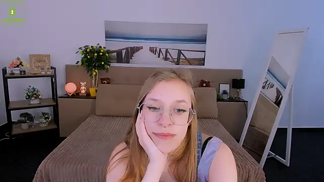 Snapshot of LayriantaVee chatting on March 5, 2025, 10:00 am LayriantaVee online show from March 5, 2025, 10:00 am