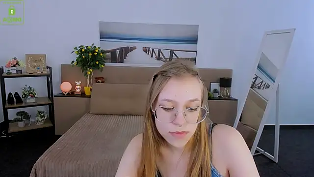 Snapshot of LayriantaVee chatting on March 6, 2025, 1:14 pm LayriantaVee online show from March 6, 2025, 1:14 pm