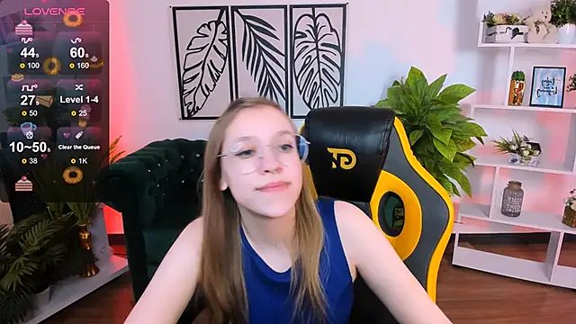 LayriantaVee online show from March 7, 2025, 10:02 am