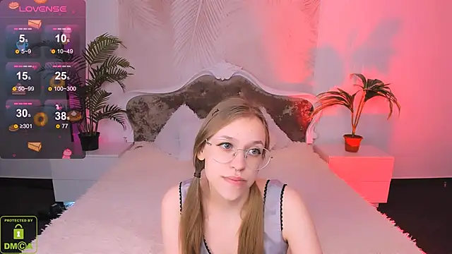 Snapshot of LayriantaVee chatting on March 23, 2025, 6:58 am LayriantaVee online show from March 23, 2025, 6:58 am