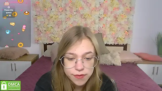 Snapshot of LayriantaVee chatting on October 5, 2025, 6:12 am LayriantaVee online show from October 5, 2025, 6:12 am