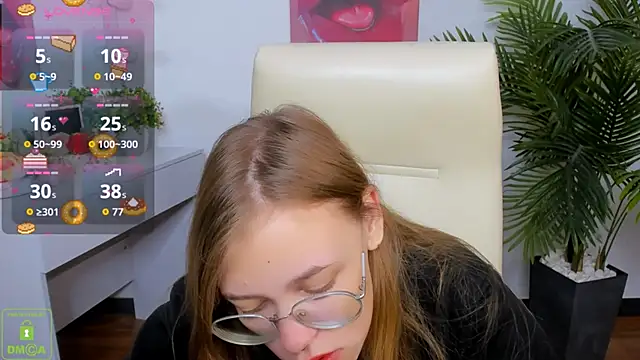 LayriantaVee online show from October 6, 2025, 6:00 am