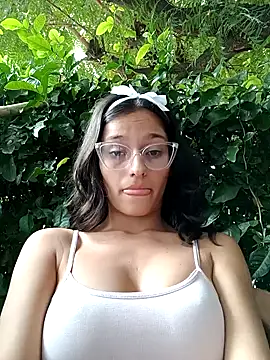 Snapshot of Ary-18 chatting on February 8, 2025, 1:54 pm Ary-18 online show from February 8, 2025, 1:54 pm