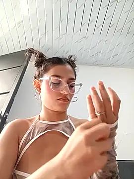 Snapshot of Ary-18 chatting on September 18, 2025, 1:35 pm Ary-18 online show from September 18, 2025, 1:35 pm