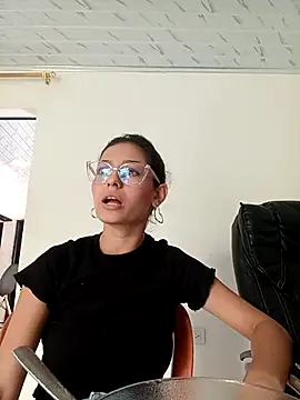 Snapshot of Ary-18 chatting on September 20, 2025, 1:56 pm Ary-18 online show from September 20, 2025, 1:56 pm