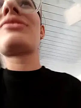 Snapshot of Ary-18 chatting on October 2, 2025, 1:40 pm Ary-18 online show from October 2, 2025, 1:40 pm